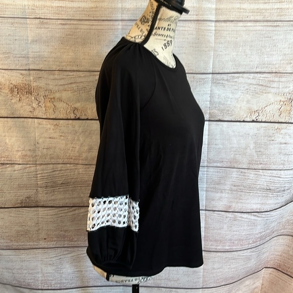Pete Black Top w White Crochet Trim Size XS Boutique Brand - Picture 4 of 8
